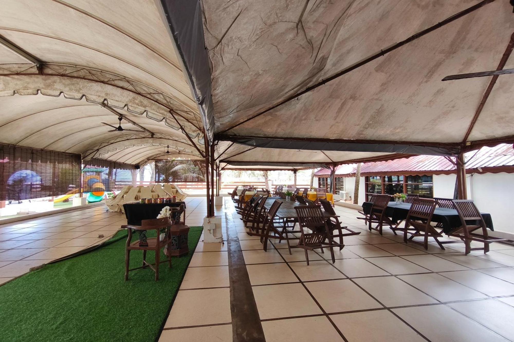 Alsafina Kijal Beach Resort & Restaurant Exterior foto